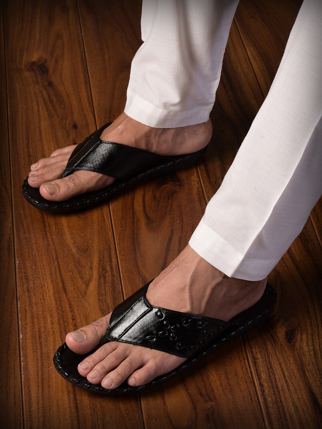 BuckleUp Men Textured Slip On Flip-Flops-picture-17