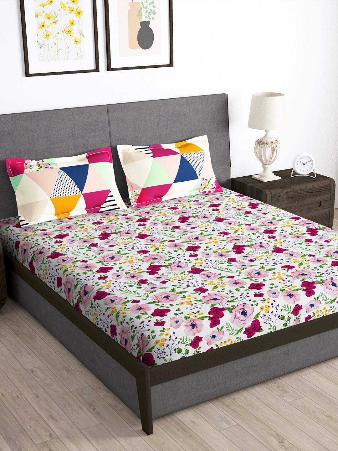 Story@home Arena White & Purple Floral Printed 180 TC Queen Bedsheet & 2 Pillow Covers