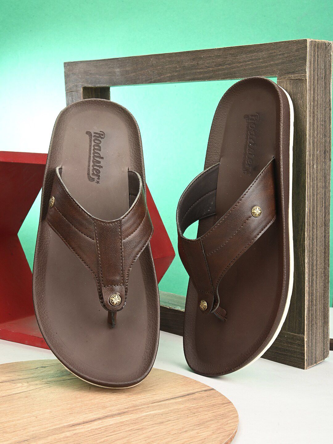 Roadster chappals store