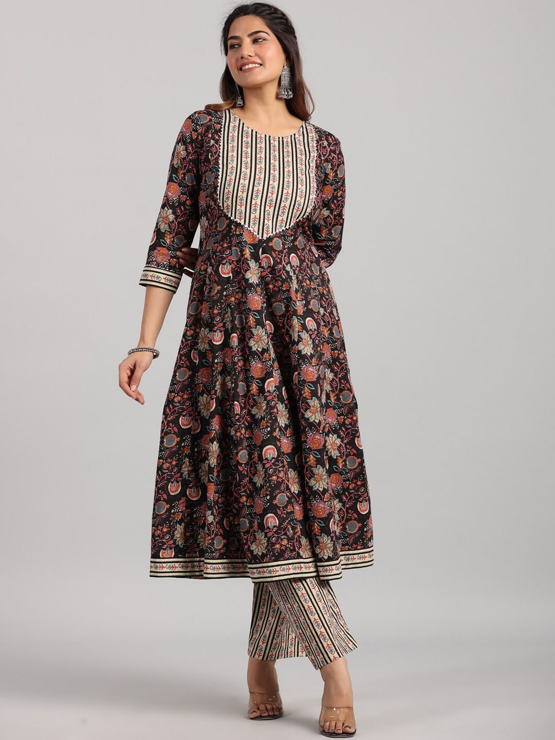 PARCHHAI Floral Printed Panelled Gotta Patti Pure Cotton Kurta With Trousers