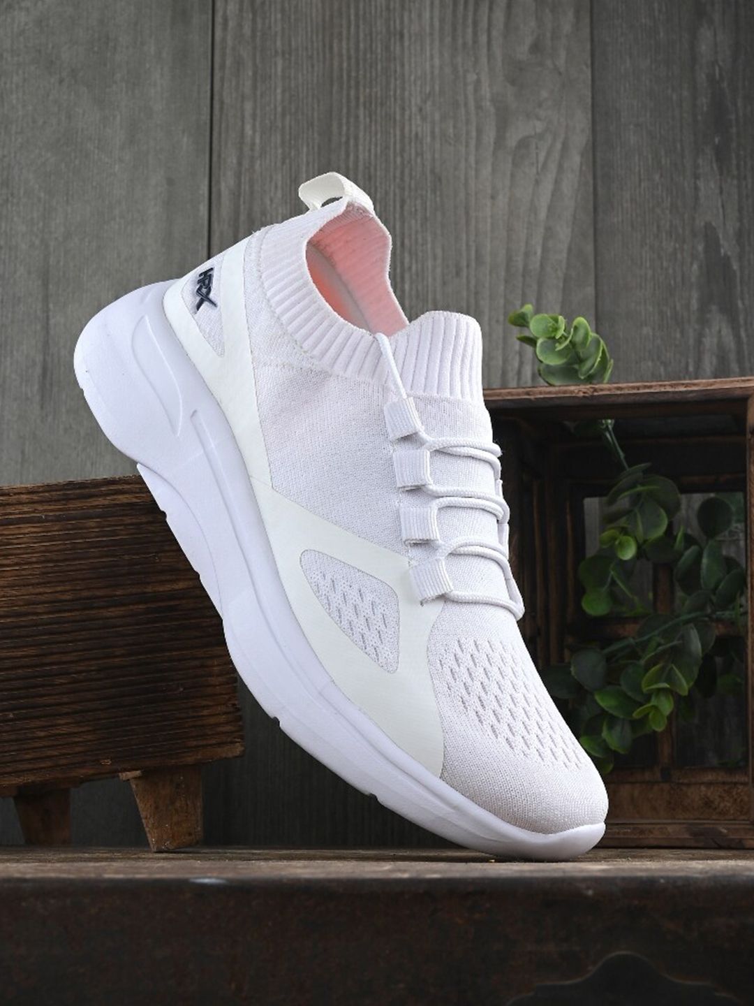 Hrx by hrithik deals roshan men white sneakers