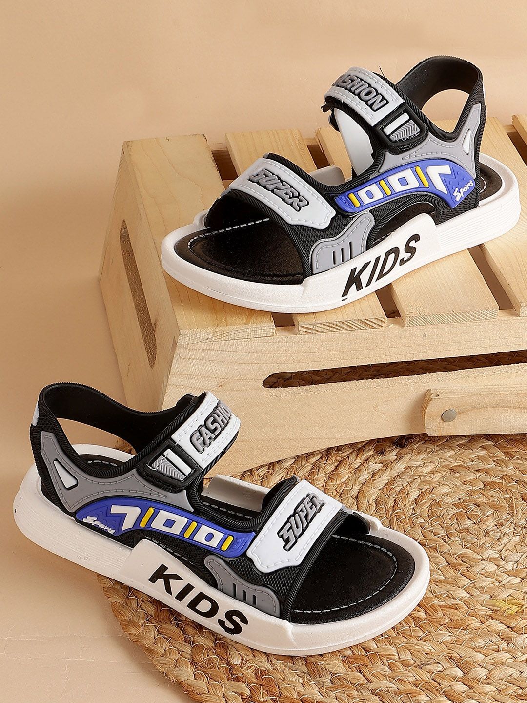 Sporty sandals online 2020