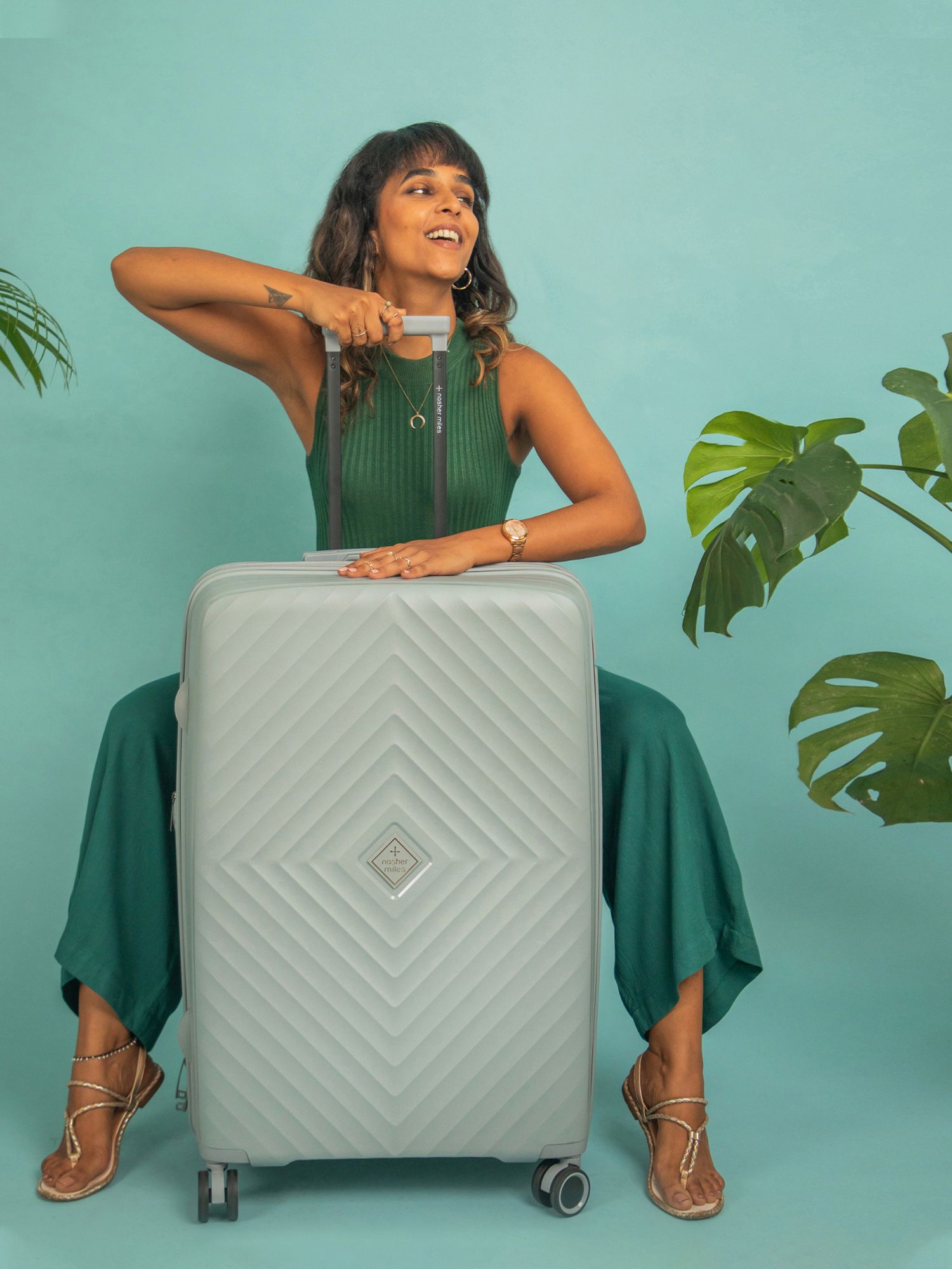 Nasher Miles Hard-Sided Medium Textured Trolley Suitcase-image-9