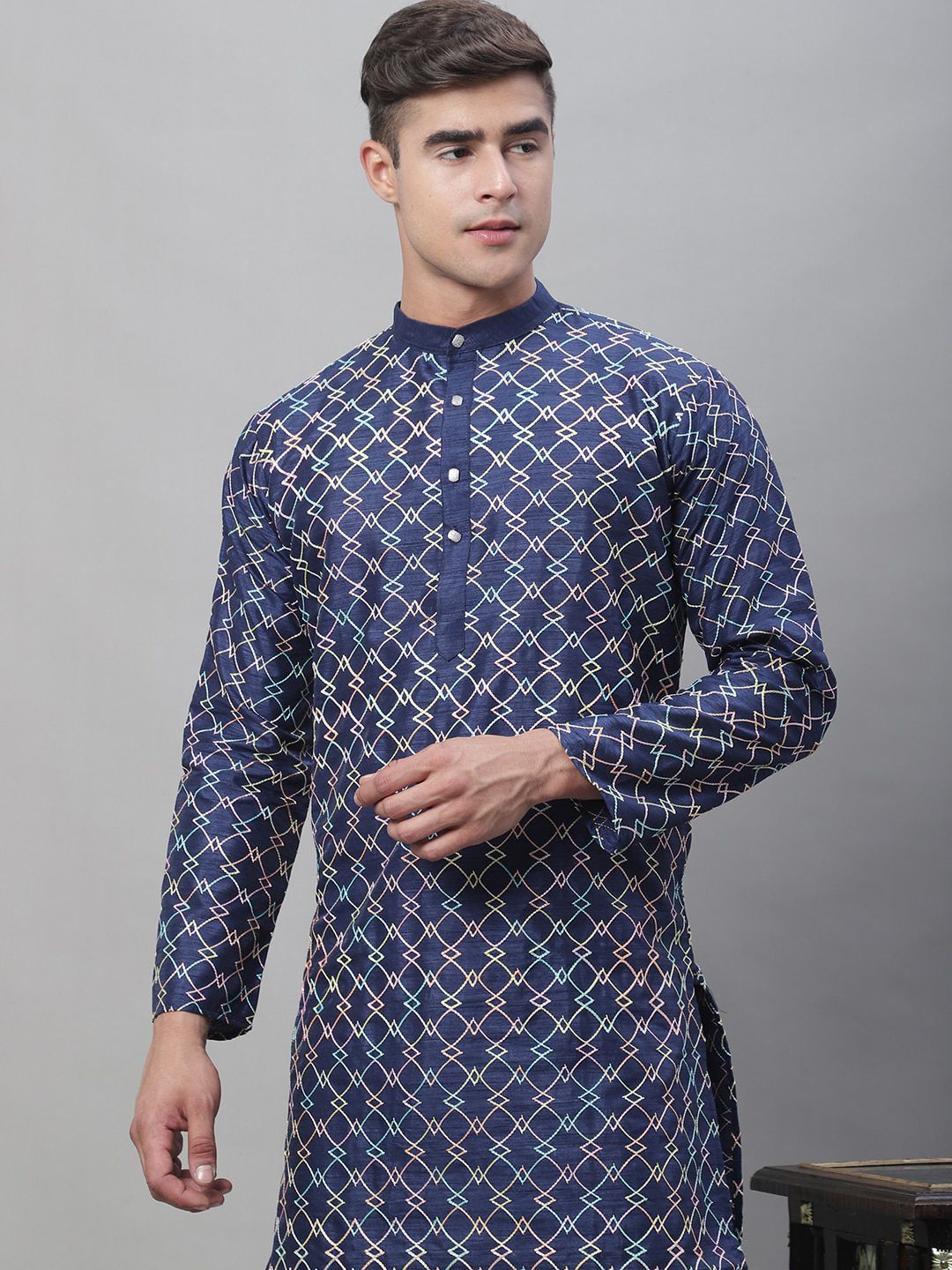 SOJANYA Men Geometric Embroidered Mandarin Collar Kurta-picture-22