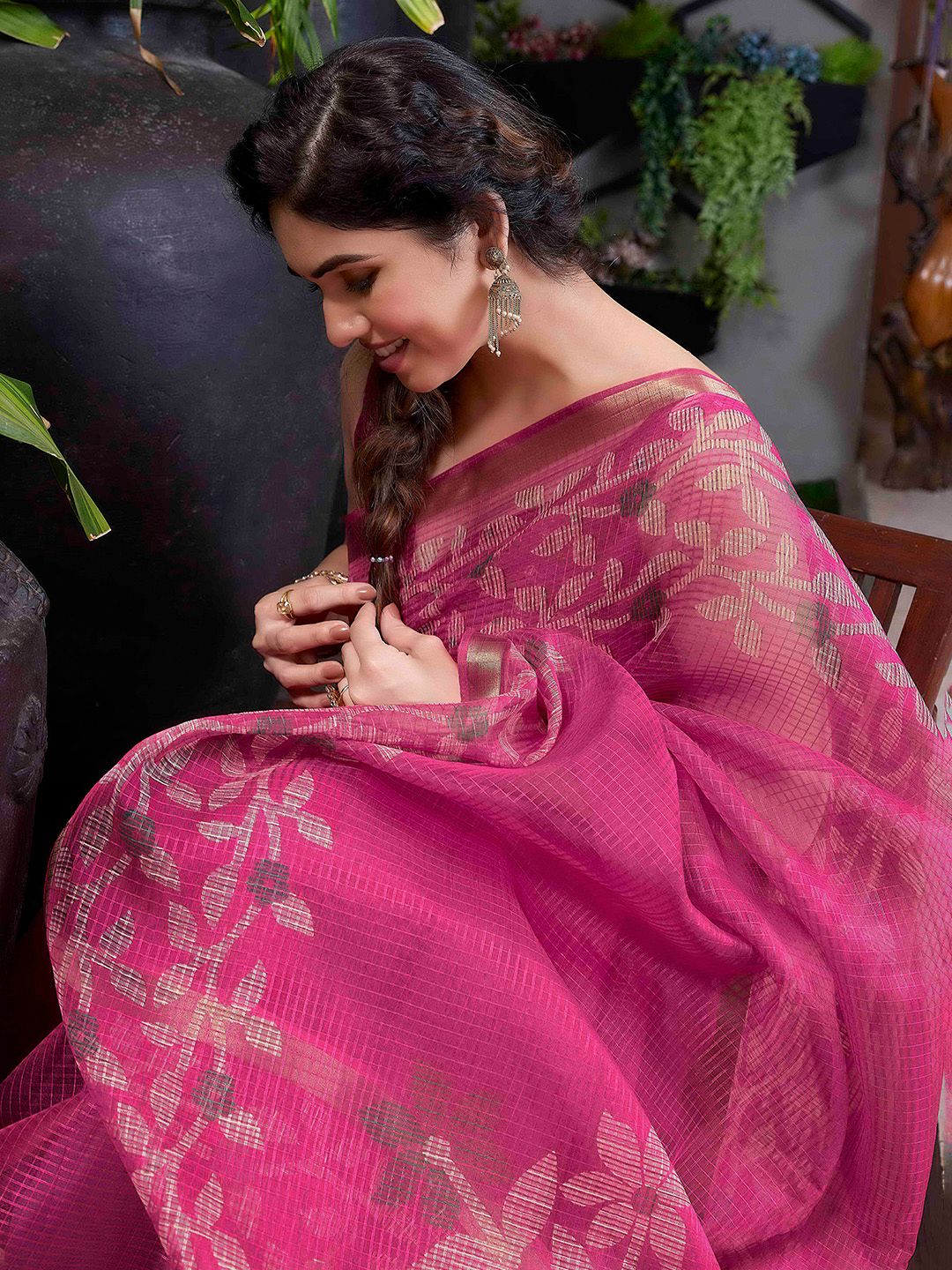 MIRCHI FASHION Pink & White Floral Printed Zari Saree-picture-12