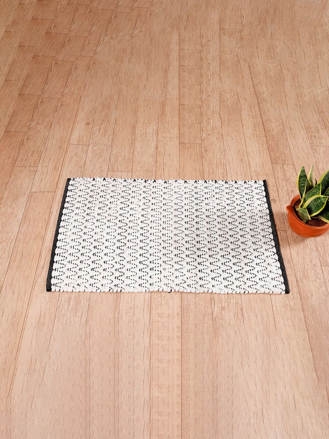 HANDICRAFT PALACE Black & White Braided Cotton Rectangular Carpet-image-2