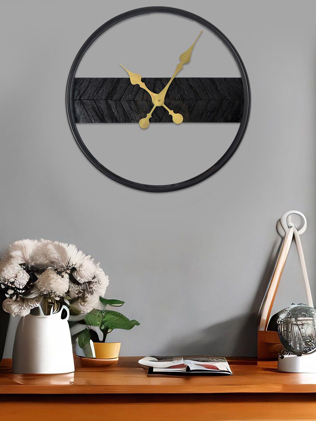Aapno Rajasthan Black & Gold-Toned Analogue Numberless Contemporary Wall Clock-image-29