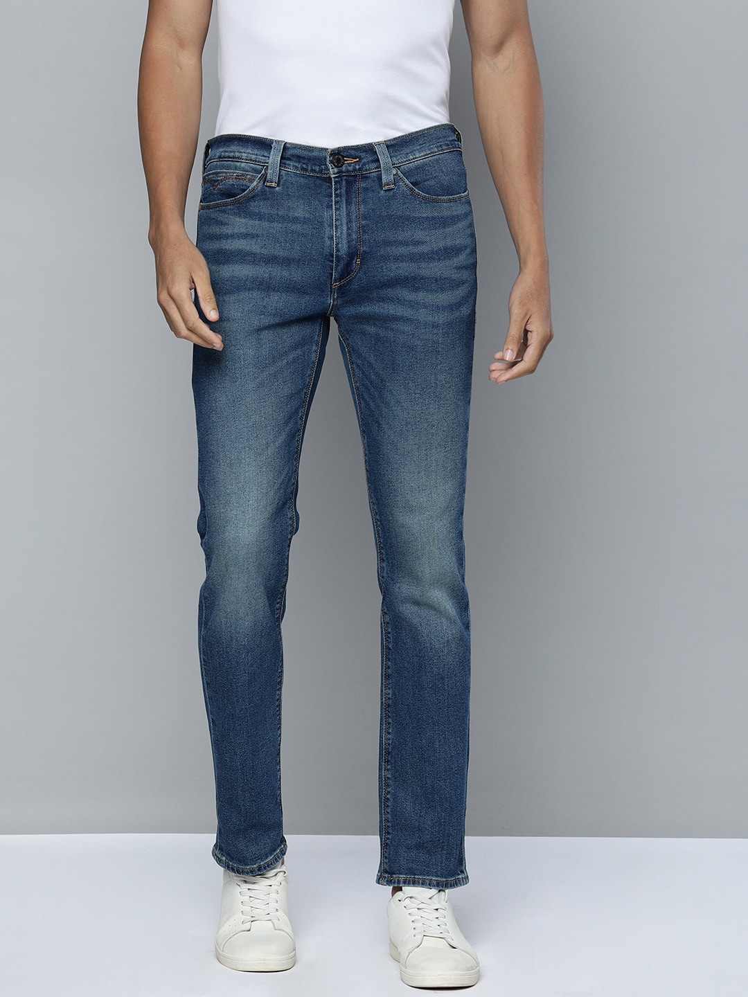 Levis 511 Men Slim Fit Mid-Rise Light Fade Stretchable Jeans
