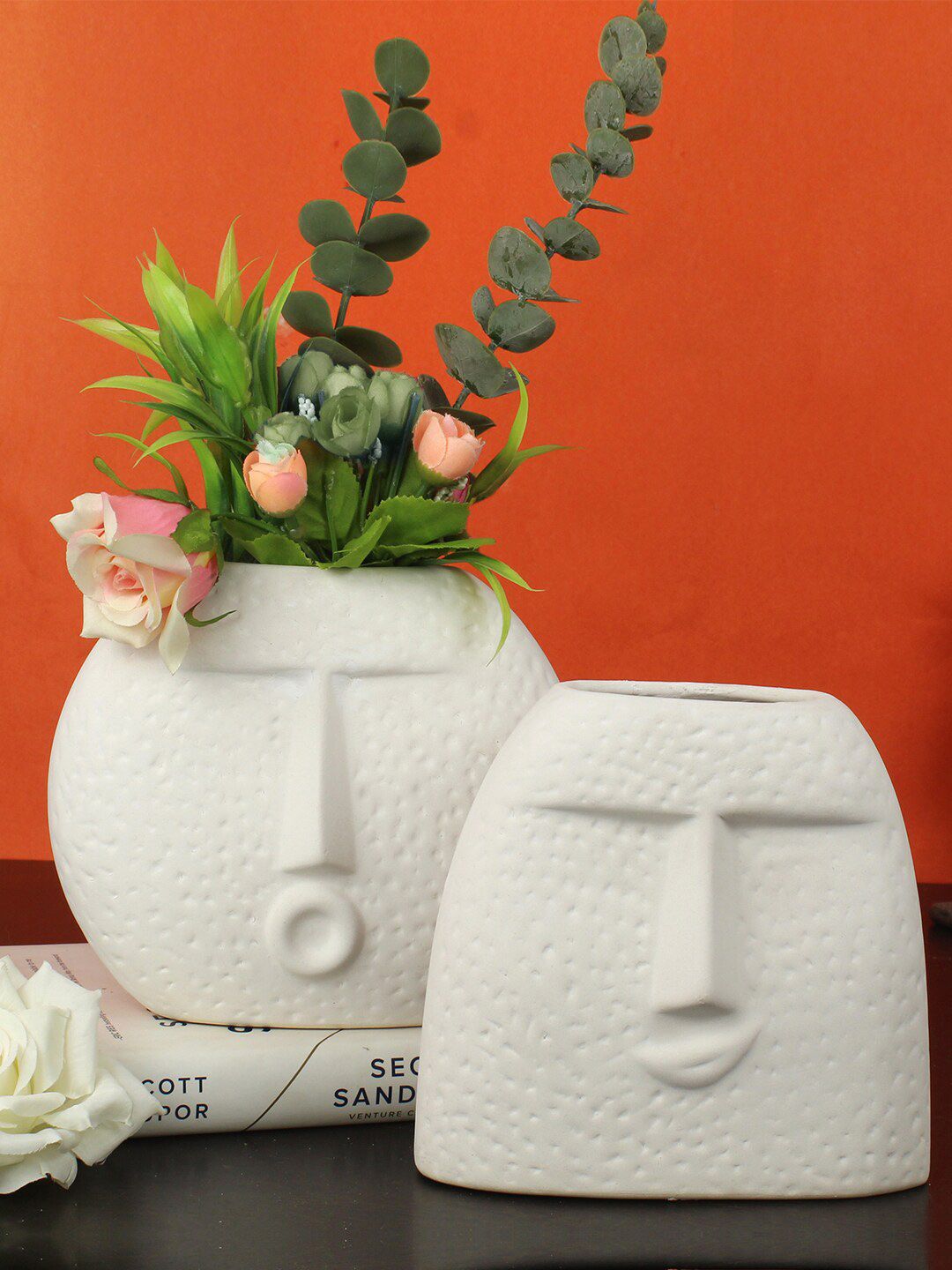 TIED RIBBONS White 2 Pieces Face Shaped Ceramic Flower Vases