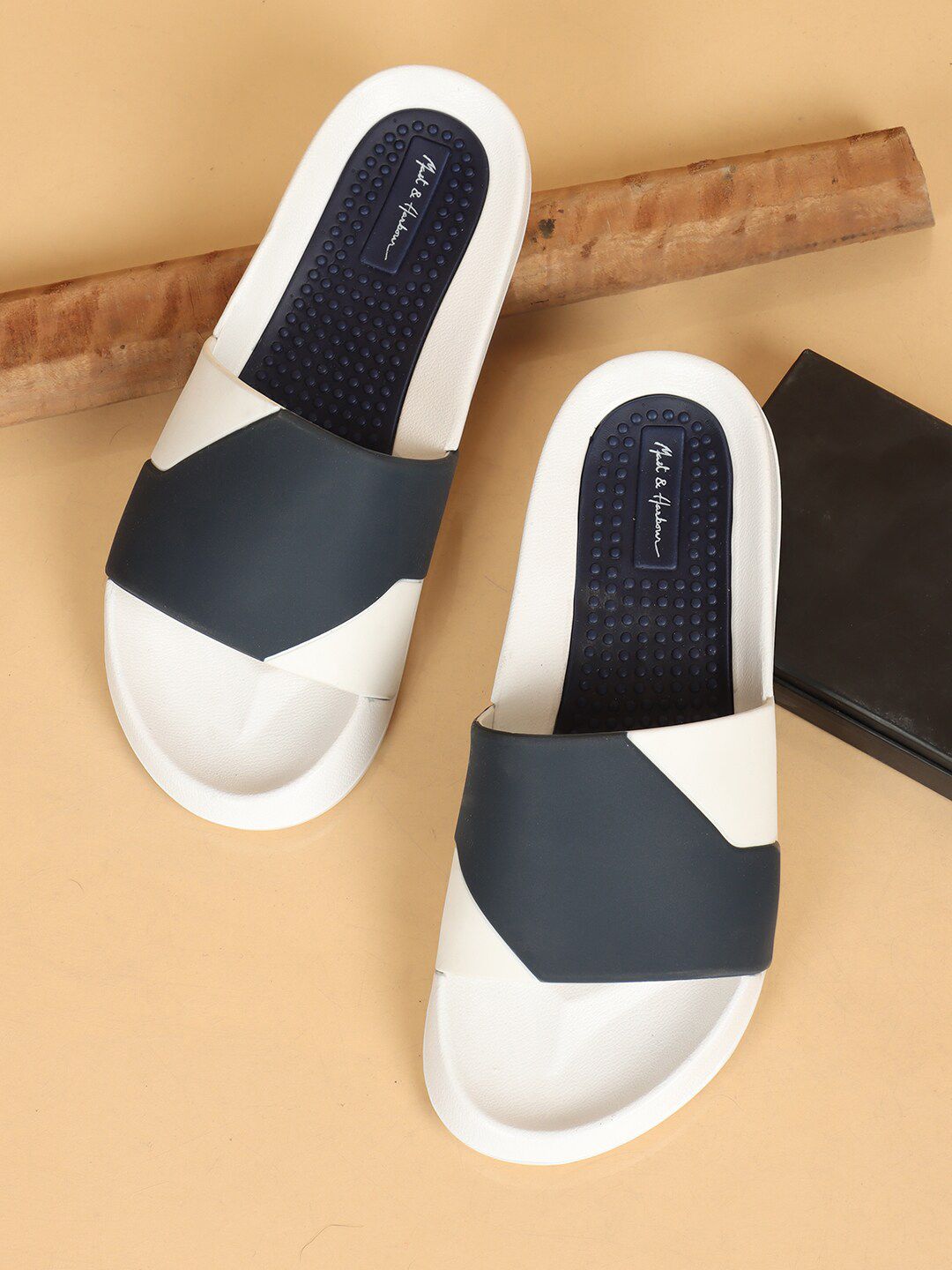 Mast & Harbour Men White & Navy Blue Colourblocked Sliders