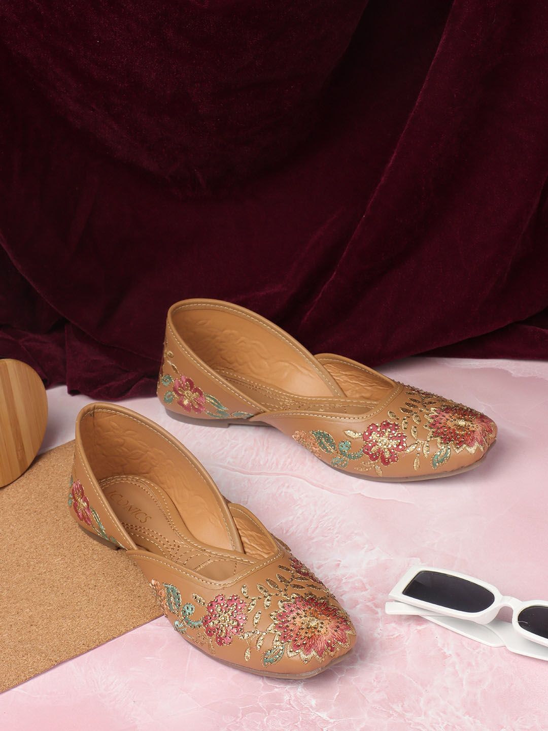 ICONICS Embroidered Ethnic Mojaris-picture-12