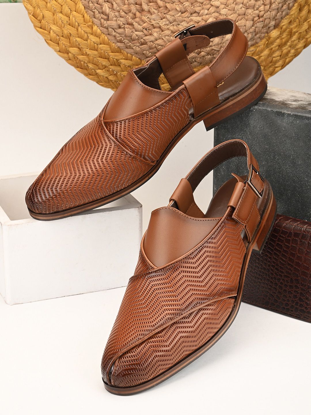 pelle albero Men Textured Leather Shoe-Style Sandals-picture-48
