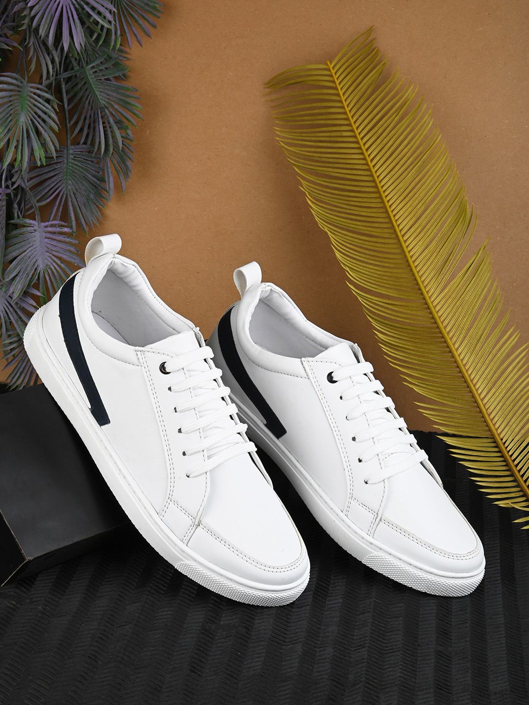 The Roadster Lifestyle Co. Men Comfort Insole Sneakers-picture-22
