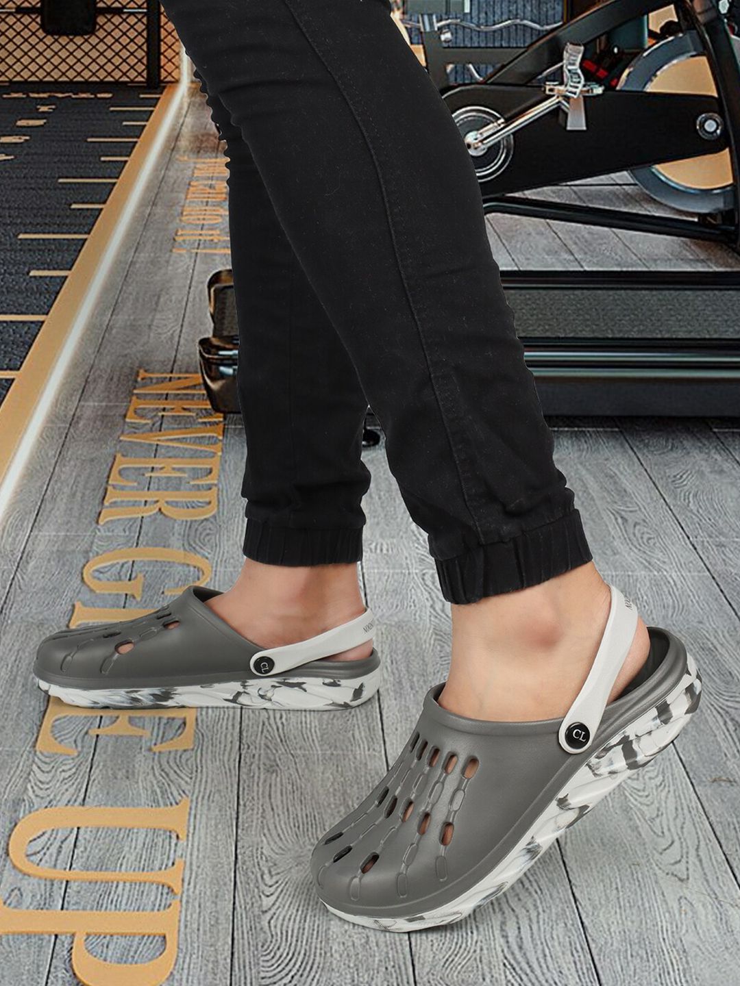 Carlton London Men Printed Lightweight Rubber Clogs-picture-42