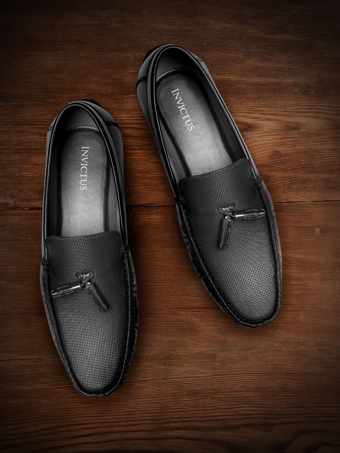 INVICTUS Men Black Textured Semiformal Loafers-picture-22
