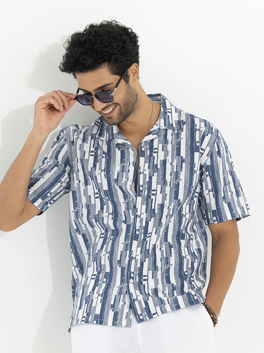 Snitch White & Blue Classic Abstract Printed Cotton Casual Shirt