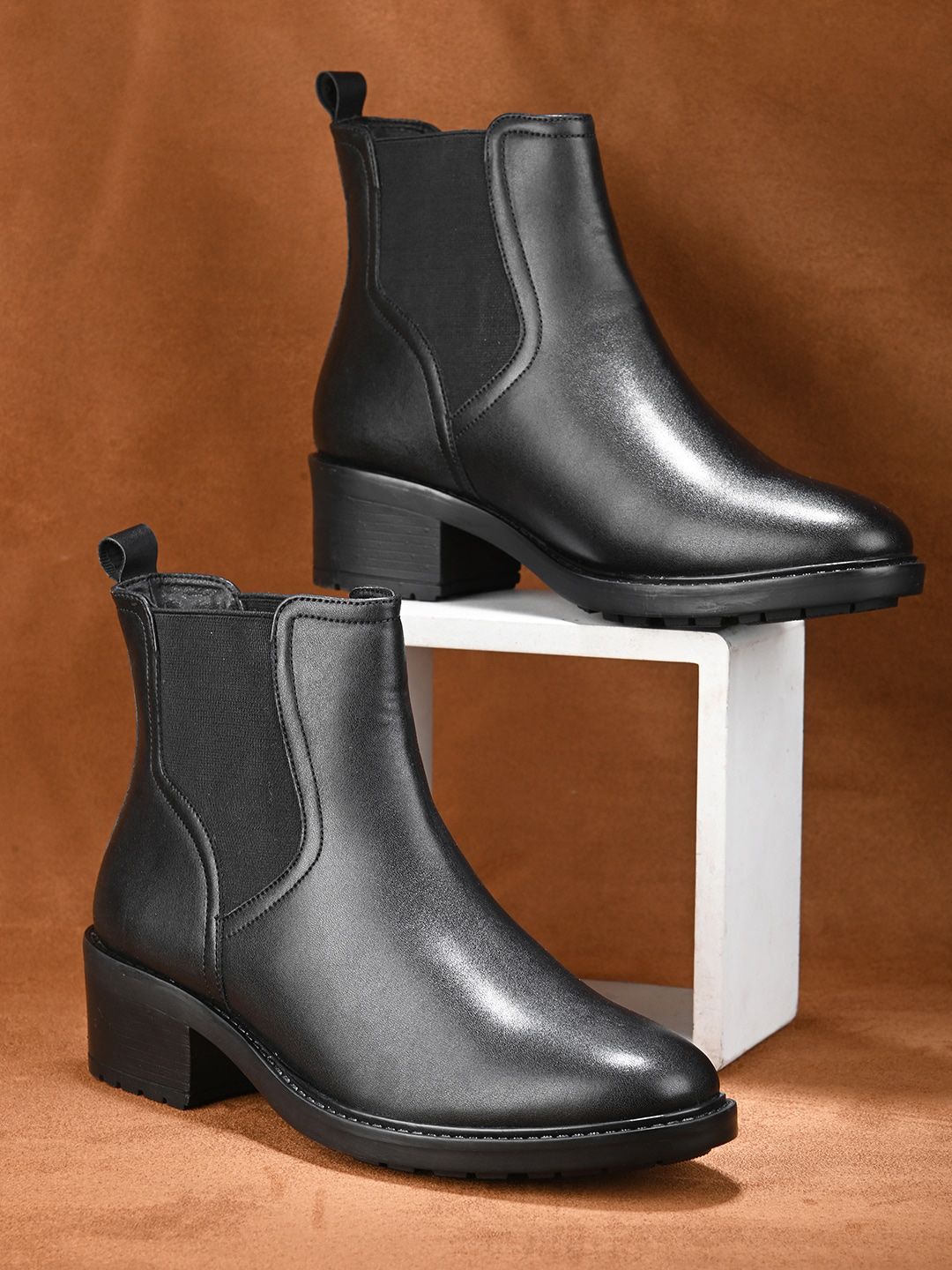 The Roadster Lifestyle Co. Women Black Mid Top Block Heel Chelsea Boots-picture-27