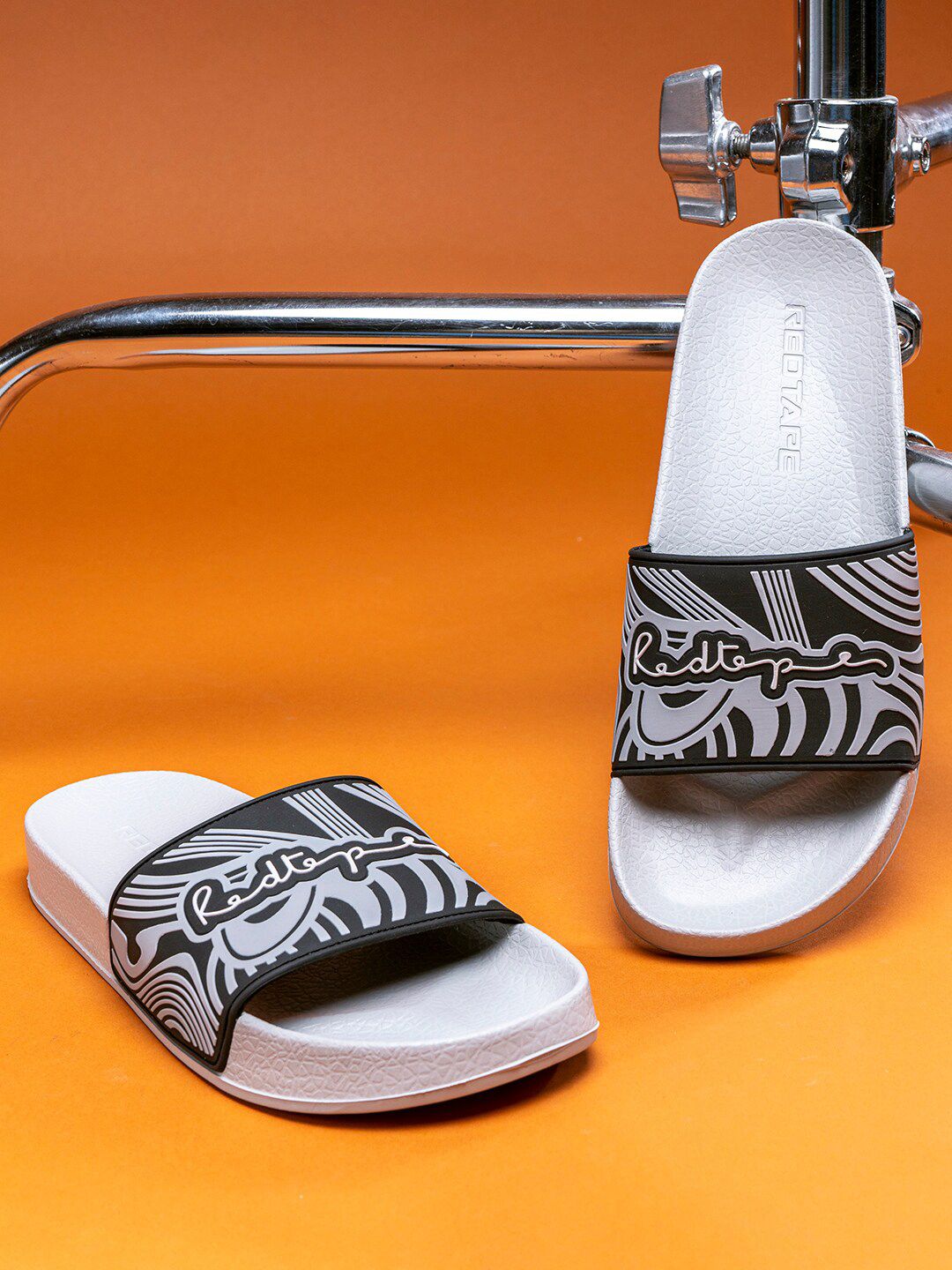 Red Tape Men Printed Sliders