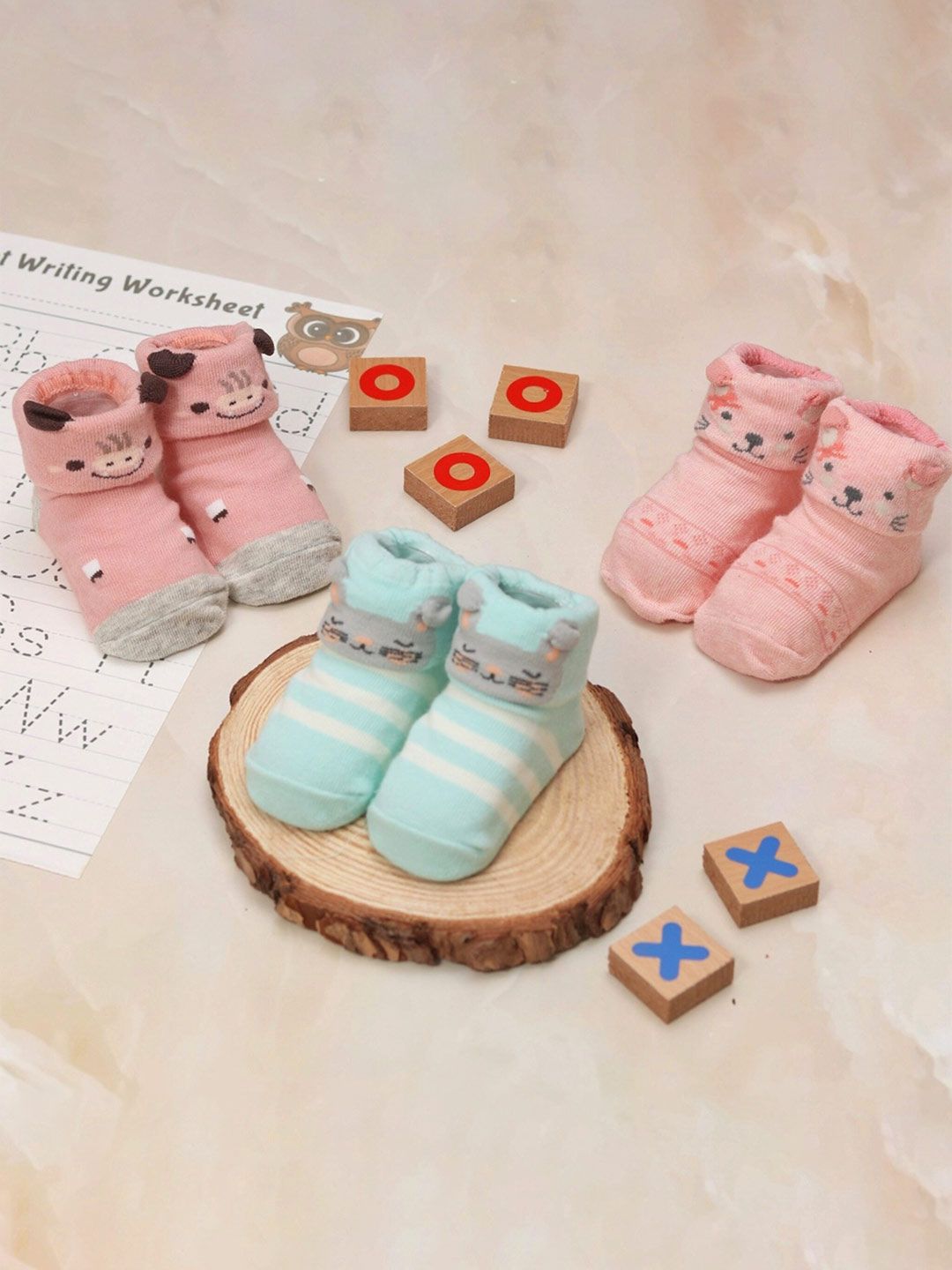 Yellow Bee Girls Pack Of 3 Patterned Ankle Length Anti-Skid Cotton Socks-picture-27