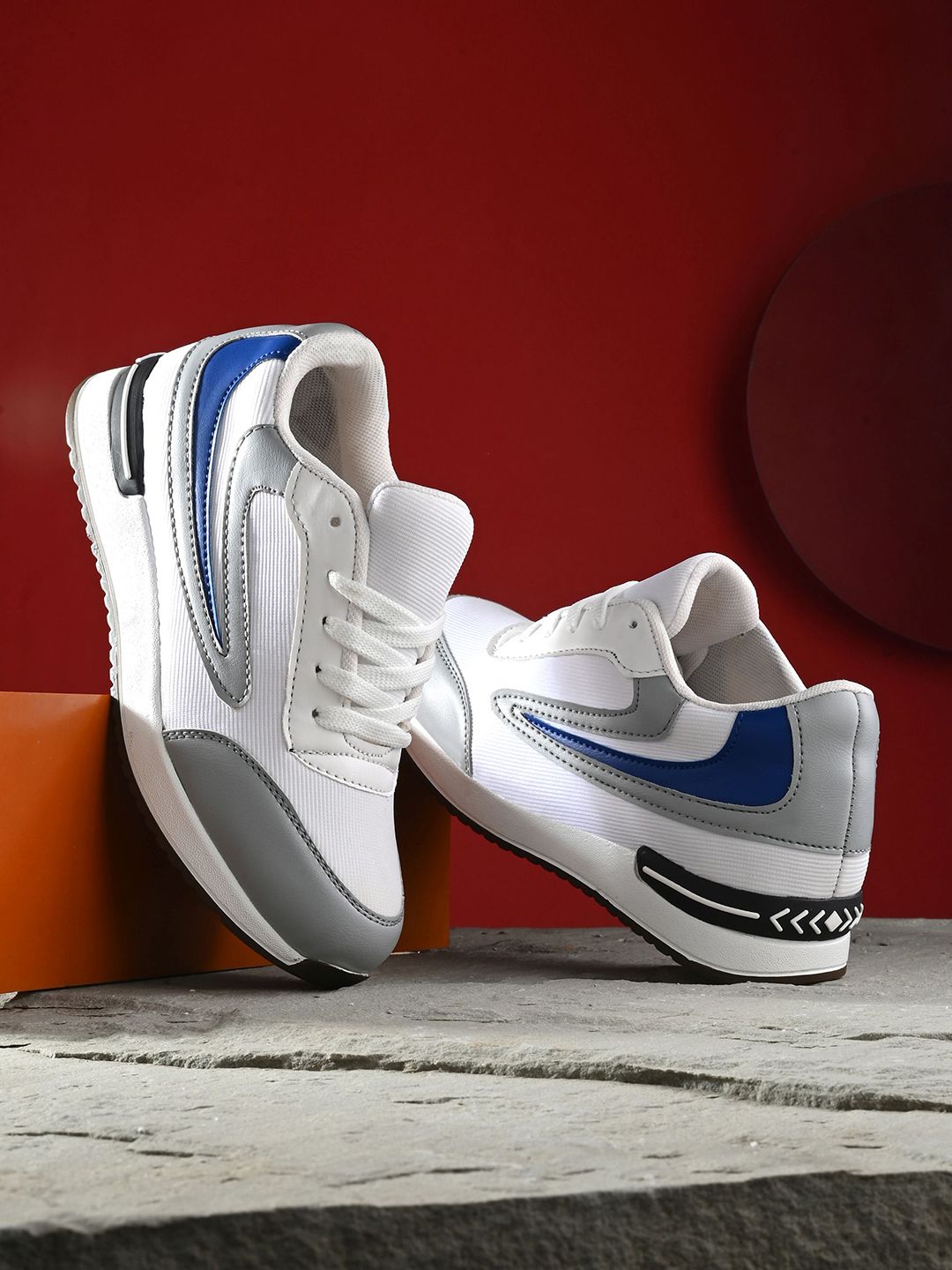 The Roadster Lifestyle Co. Women White & Blue Colourblocked Lightweight Sneakers-picture-38