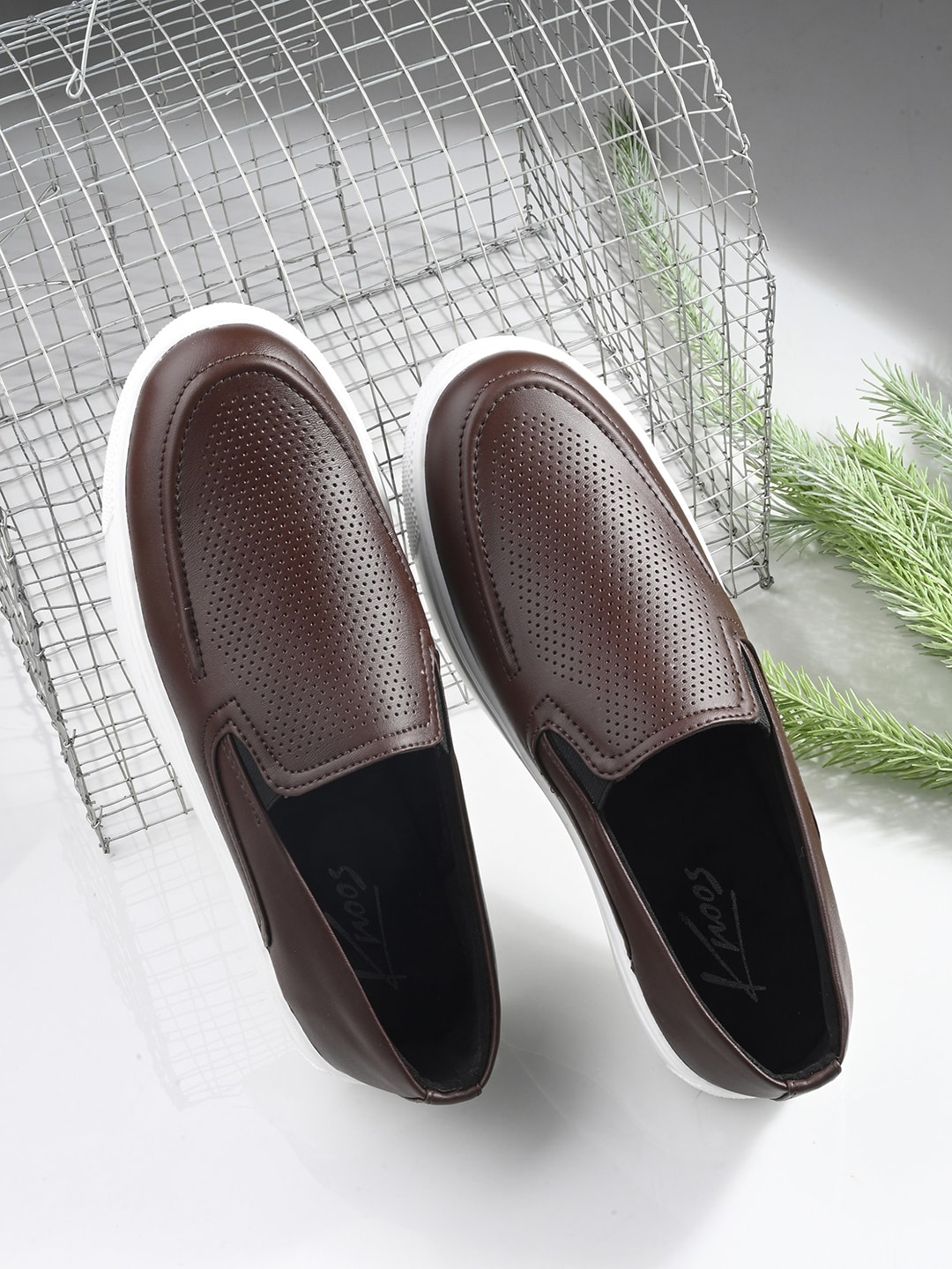 knoos Men Textured Lightweight Comfort Insole Slip-On Sneakers