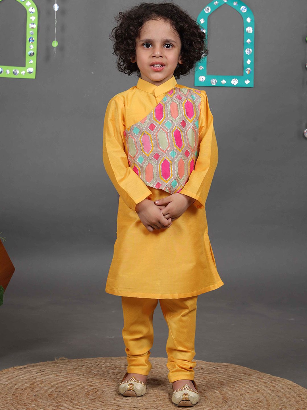 Maaikid Boys Ethnic Motifs Yoke Design Kurta with Trousers-picture-15