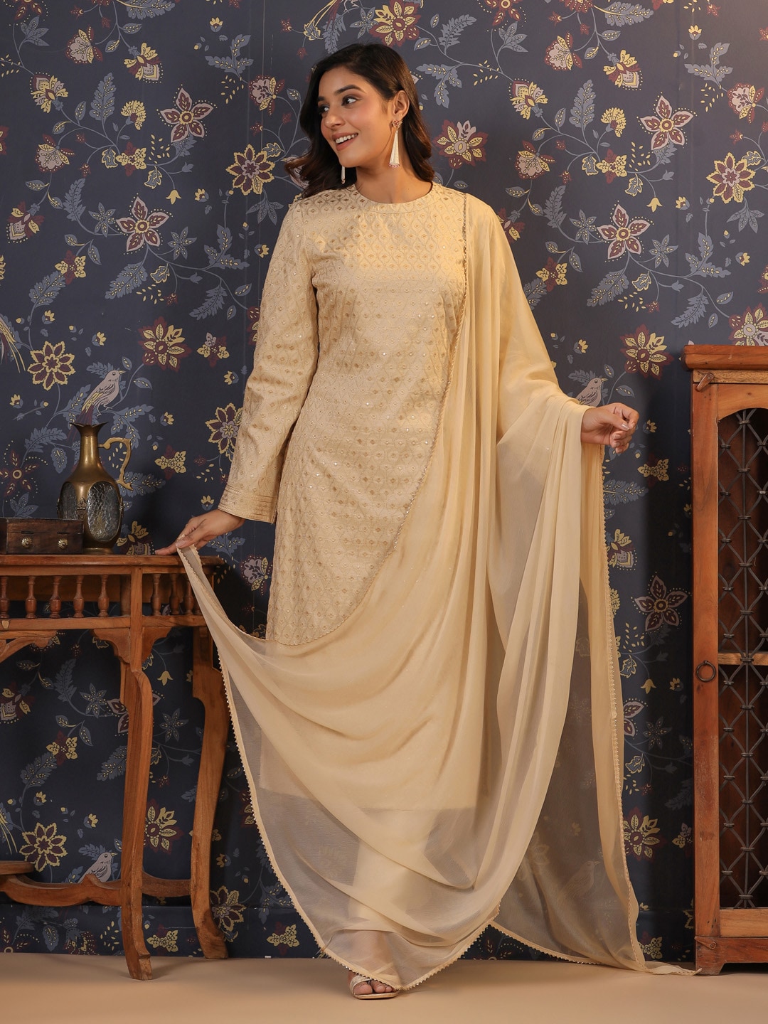 House of Pataudi Ethnic Motifs Embroidered Sequinned Jashn Kurta with Trousers & Dupatta