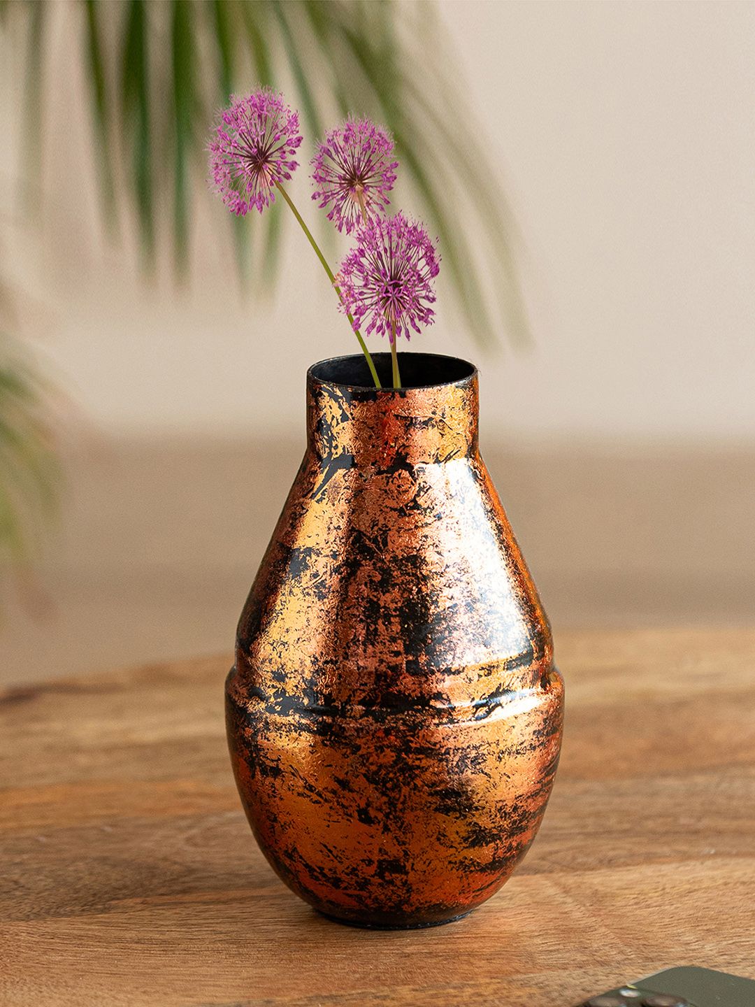 ExclusiveLane Black & Beige Painted Copper Ore Vase-picture-17