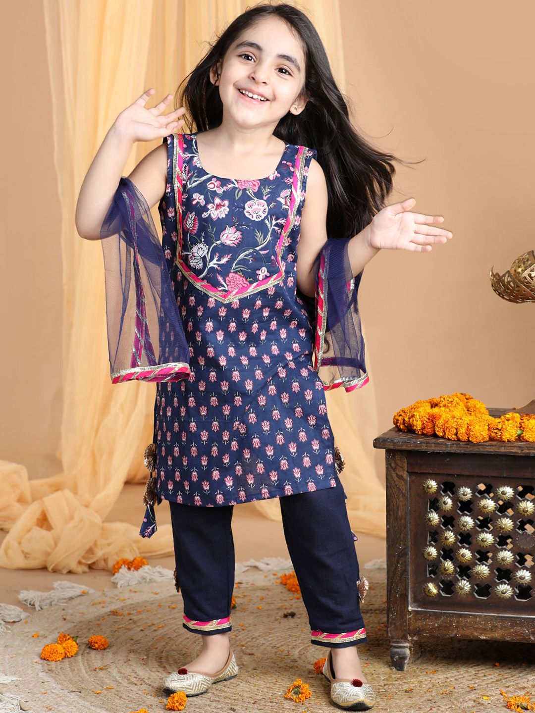 Kinder Kids Girls Floral Printed Gotta Patti Pure Cotton Kurta with Trousers & Dupatta-image-26