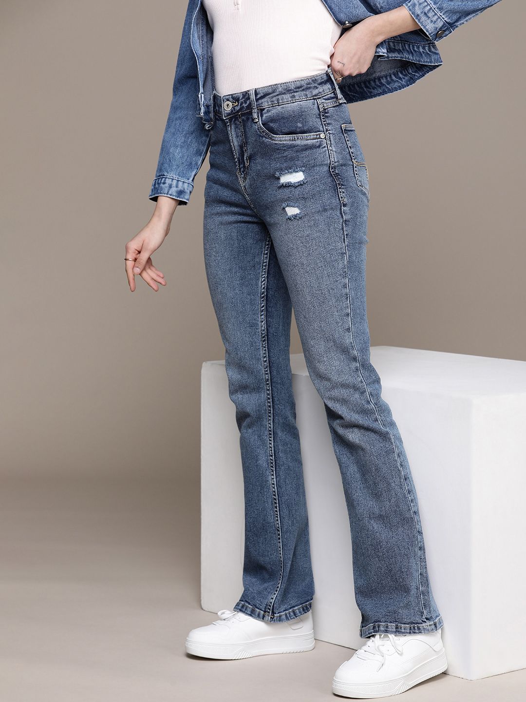 The Roadster Life Co. Women Skinny Fit Low Distress Light Fade Stretchable Jeans