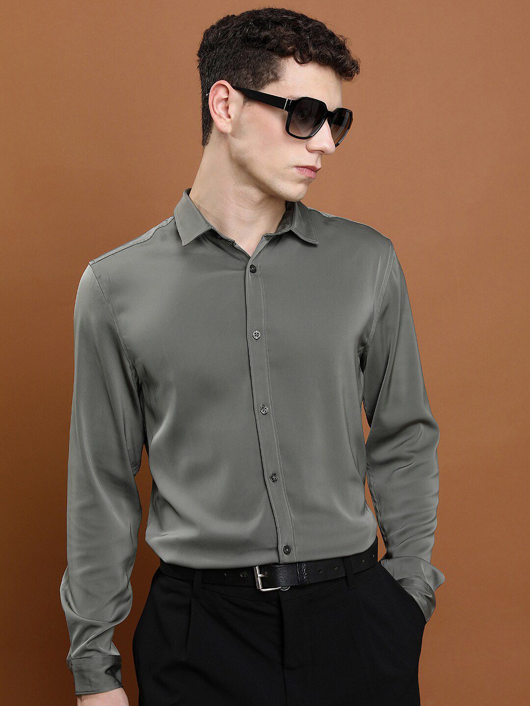 Highlander olive hot sale green shirt