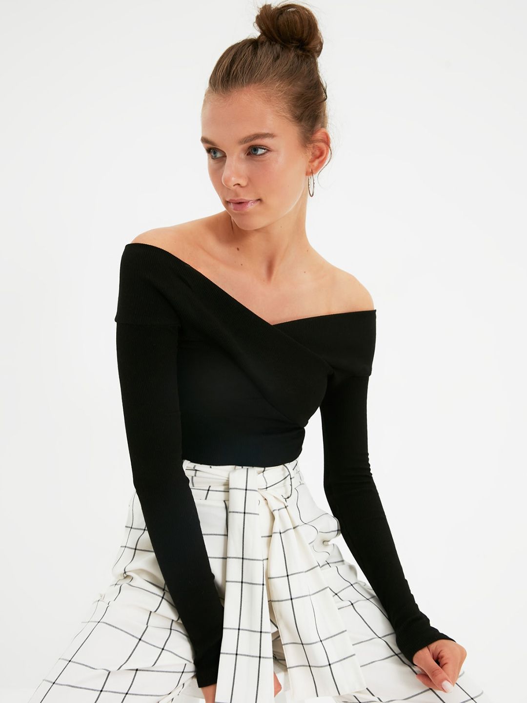 Trendyol Self Design Off-Shoulder Long Sleeves Bodysuit