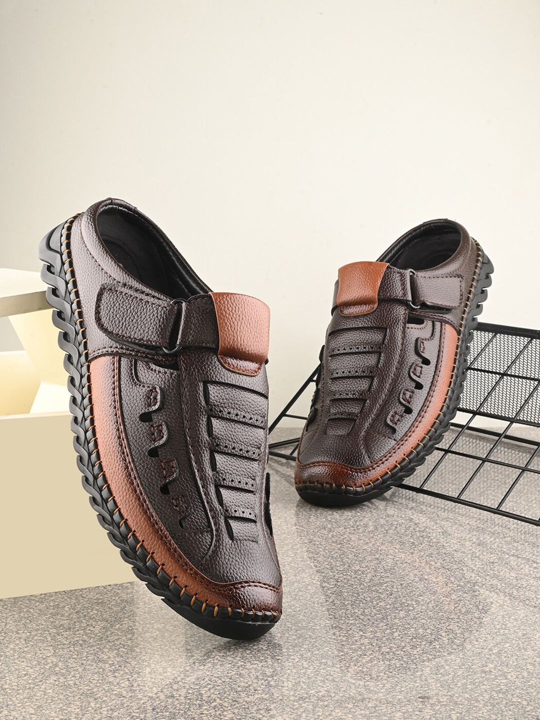 The Roadster Lifestyle Co. Men Shoe-Style Velcro Sandals-picture-10