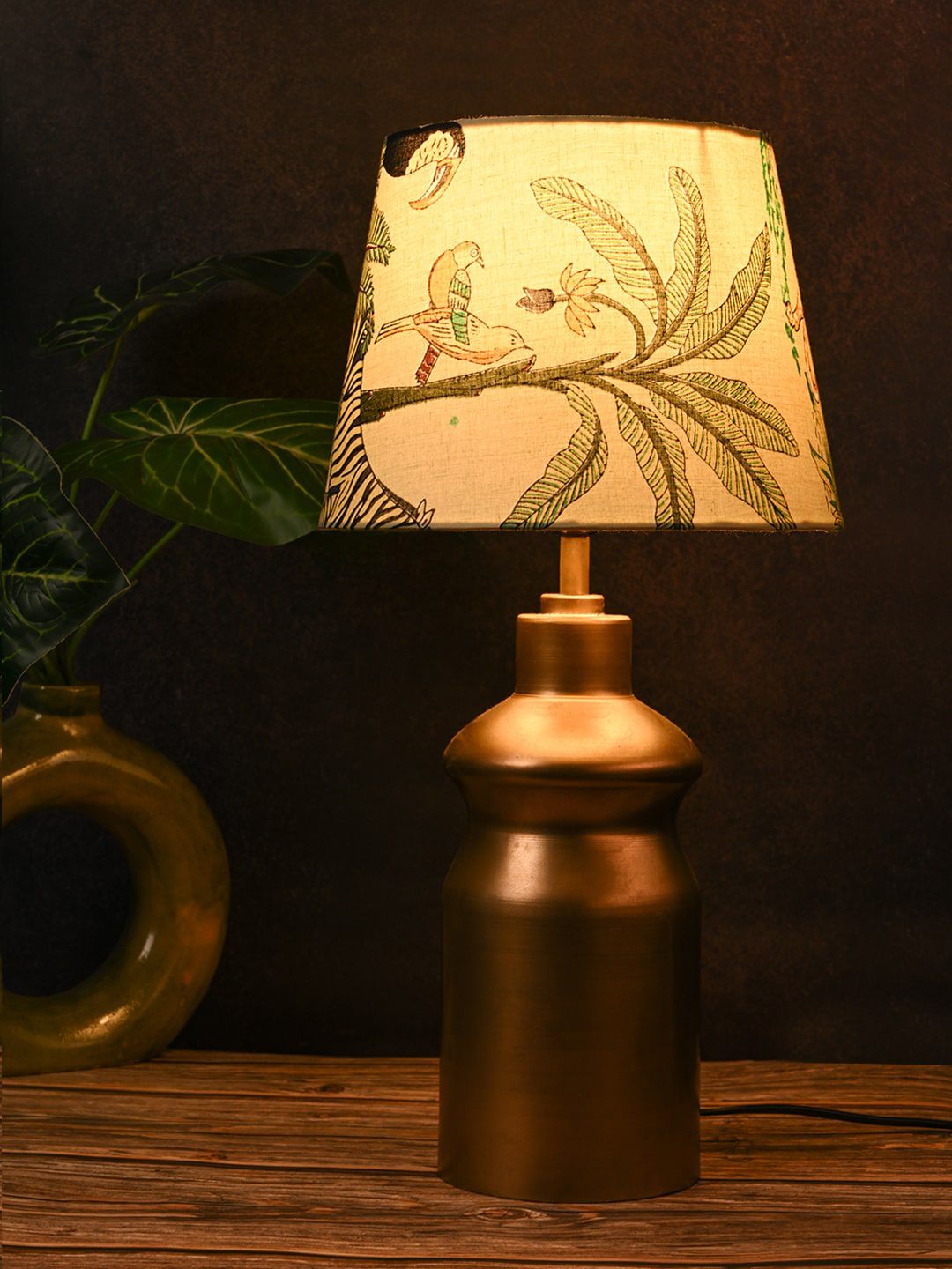 green girgit Green Floral Printed Frustum Shape Copper Base Table Lamp-image-41