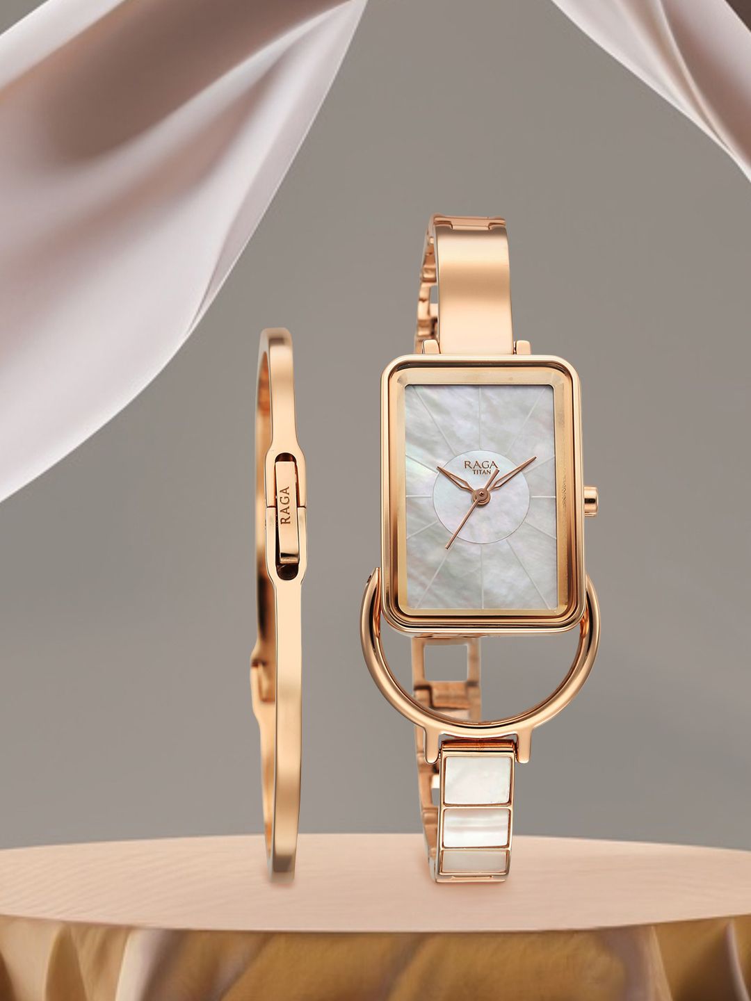 Titan Women Water Resistance Analogue Watch Gift Set 95223WM01F