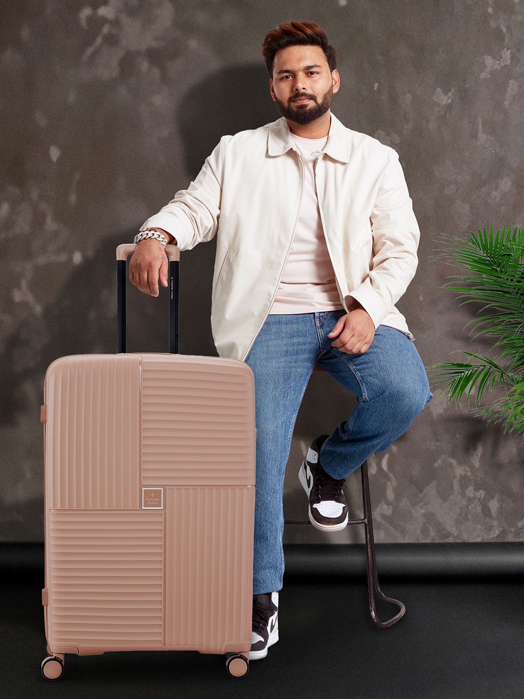 Nasher Miles Singapore Textured Hard-Sided Medium Trolley Suitcase-image-3