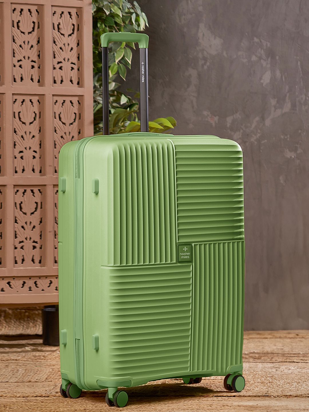 Nasher Miles Textured Hard-Sided Large Trolley Suitcase-image-33
