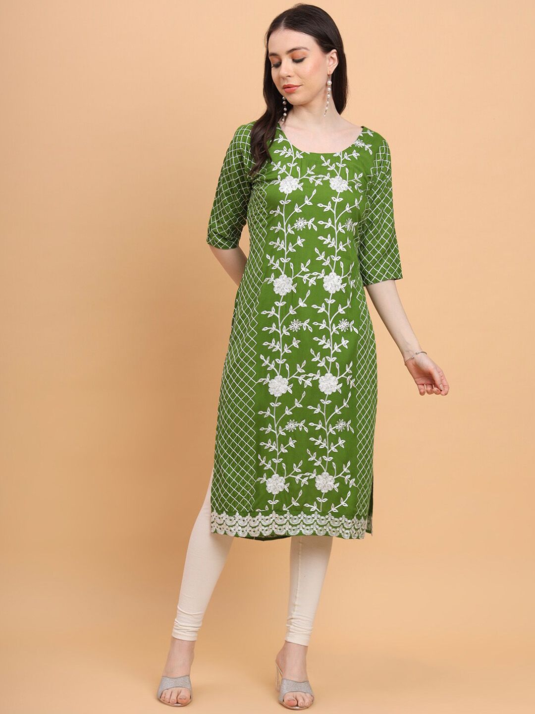 VAIRAGEE Women Green Geometric Printed Flared Sleeves Mirror Work Kurta-picture-15