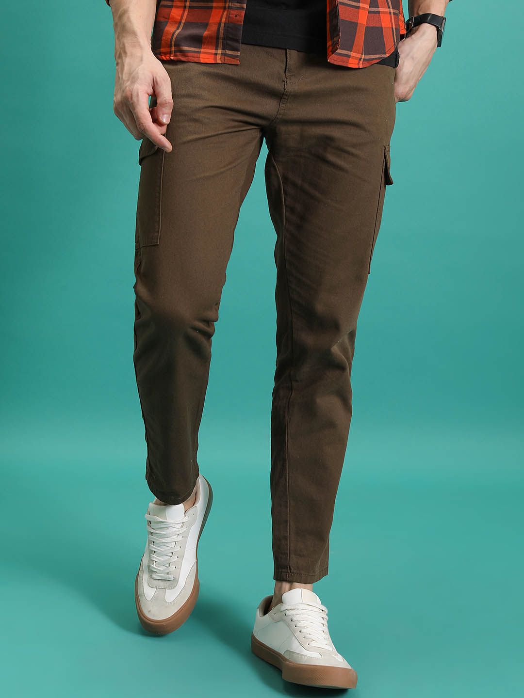 HIGHLANDER Men Tapered Fit Plain Mid-Rise Cotton Cargos-picture-17