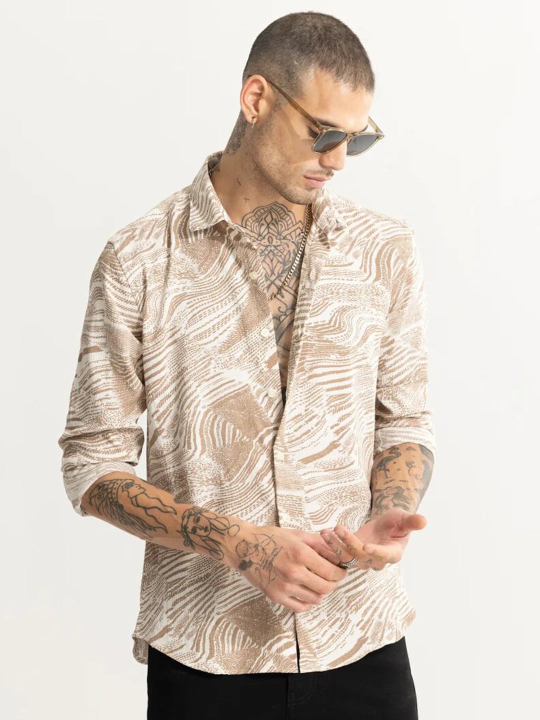 Snitch Beige & White Abstract Printed Classic Slim Fit Opaque Casual Shirt