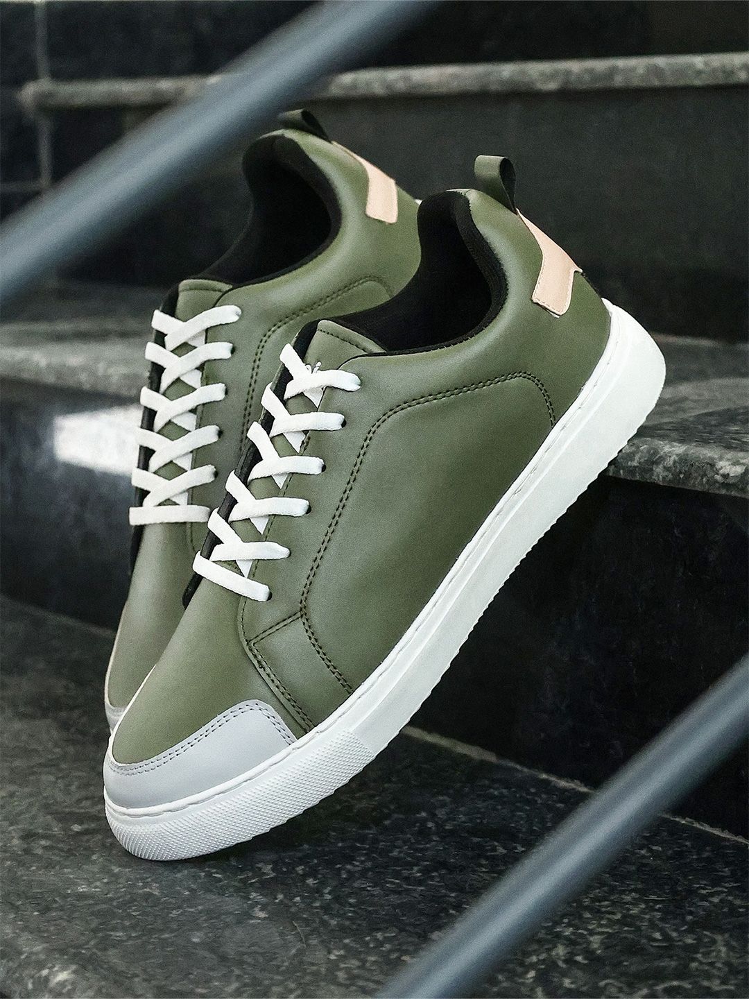 Koburg Men Lightweight Comfort Insole Contrast Sole Sneakers-picture-12