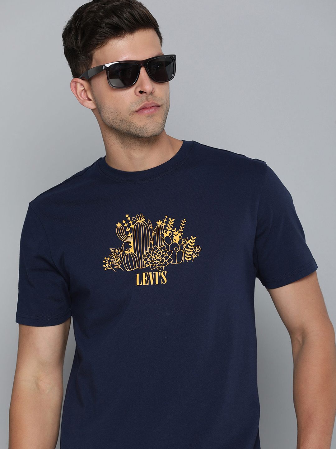 Levis Men Brand Logo Printed Pure Cotton T-shirt