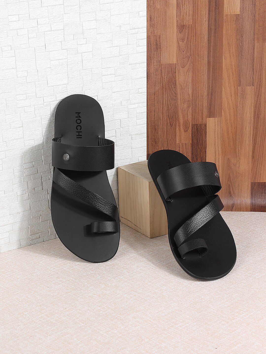 Mochi Men Textured Leather One Toe Comfort Sandals-picture-55