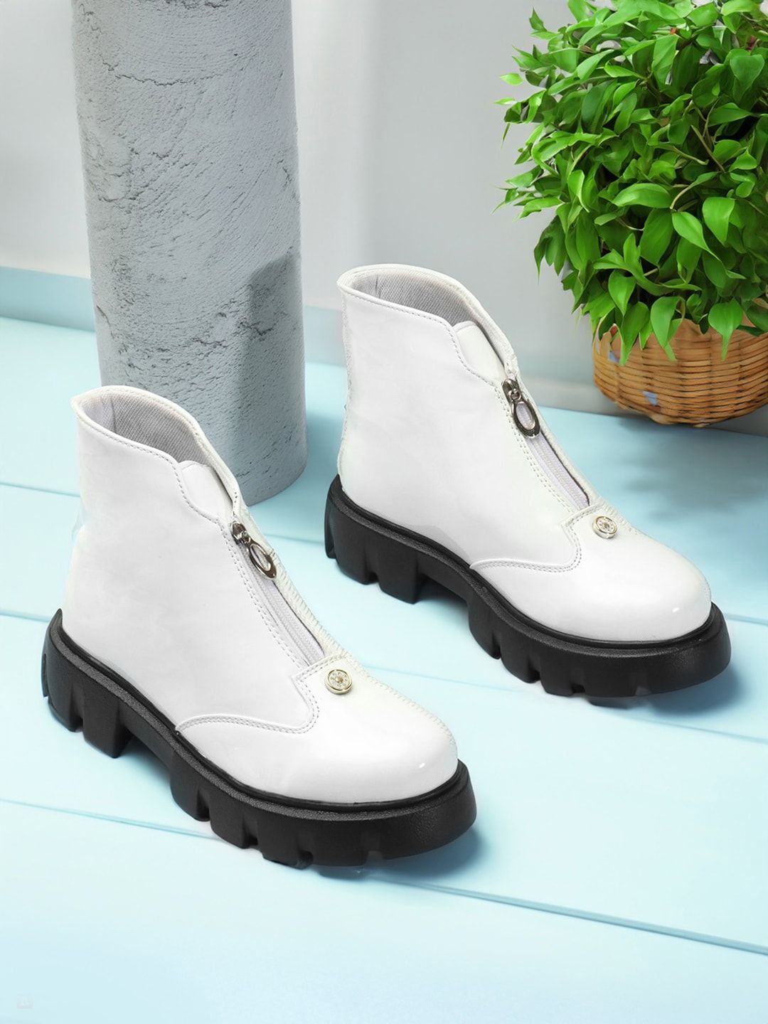 The Roadster Lifestyle Co. Women White Mid Top Platform Heel Chunky Boots With Zip