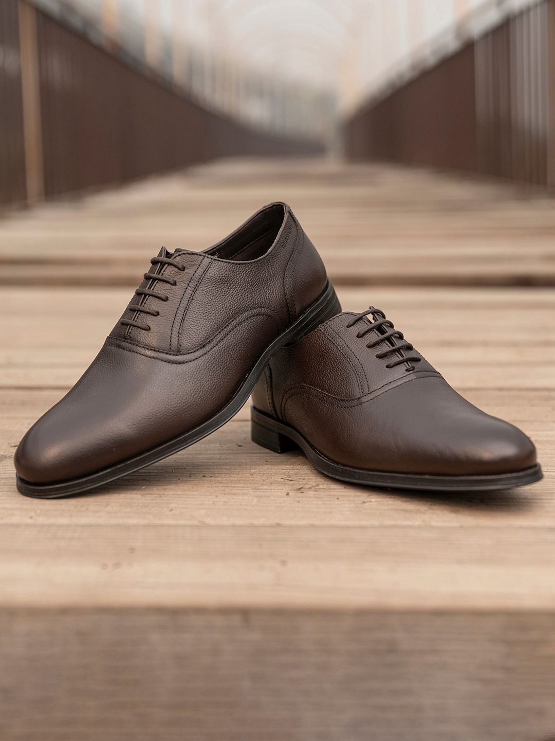 Red Tape Men Textured Anti-Slip Ground Support Leather Formal Oxfords