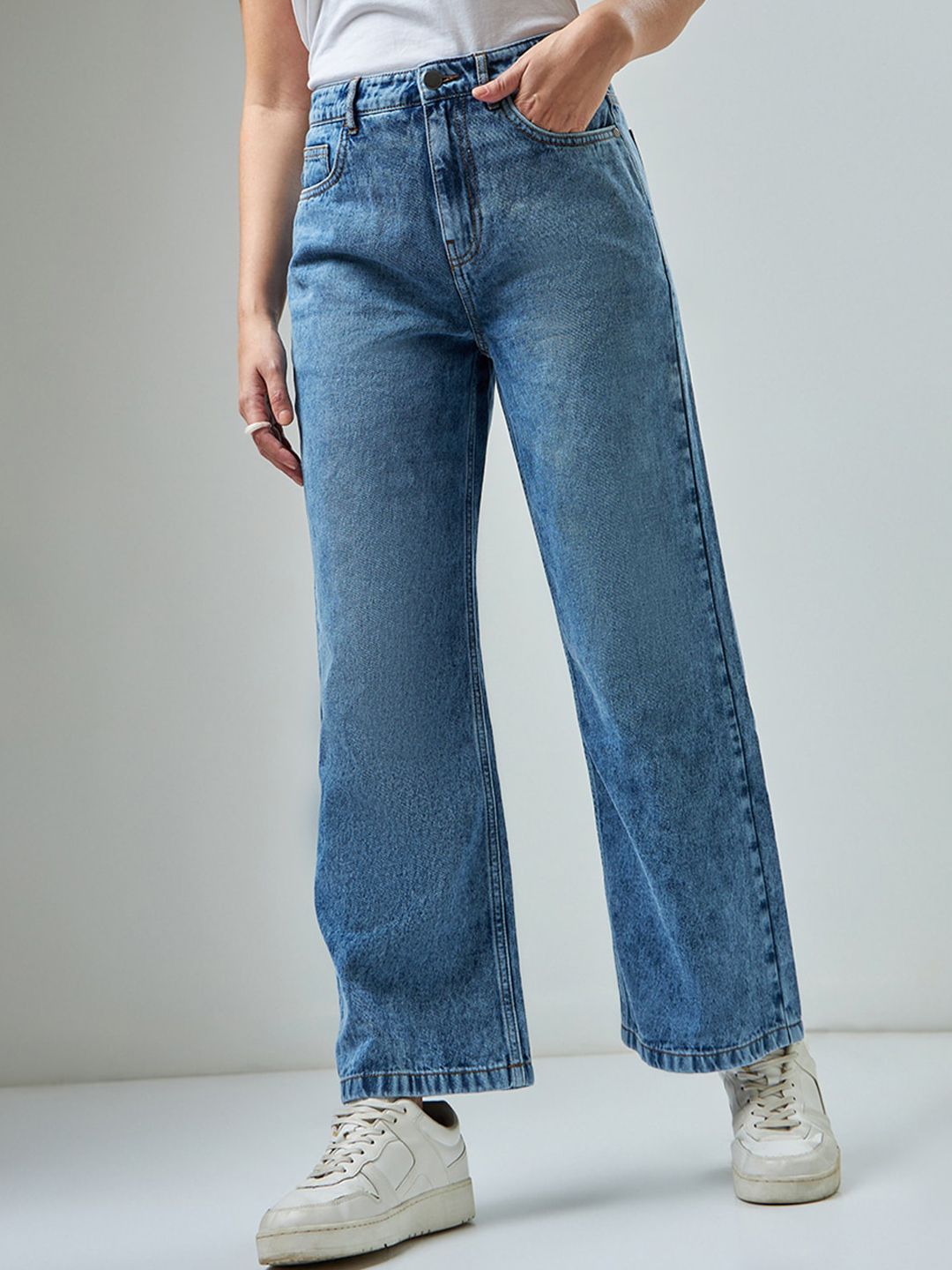 Bewakoof Women Baggy Wide Leg High-Rise Clean Look Light Fade Cotton Jeans-picture-17