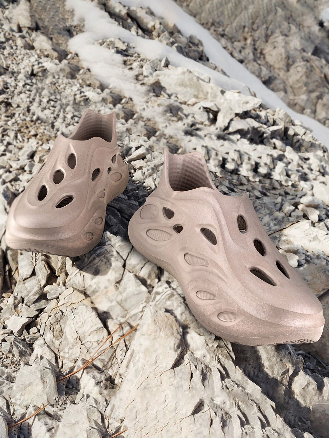 Red Tape Men Self Design Rubber Clogs-picture-10