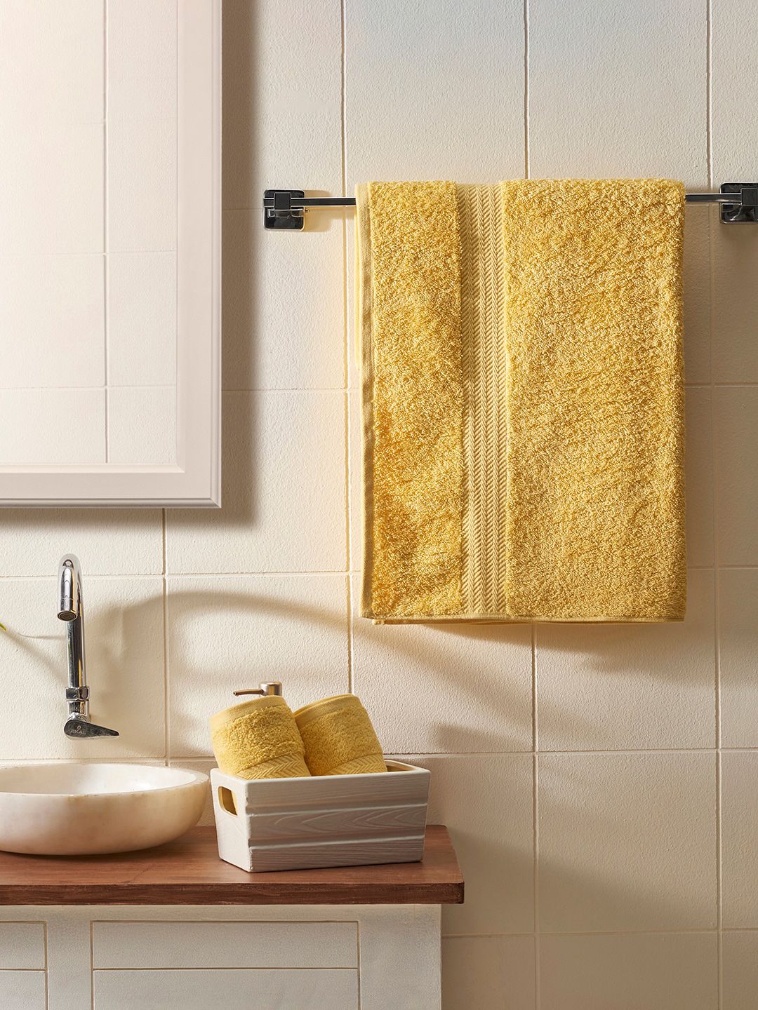 DDecor Live Beautiful Yellow 3 Pieces Cotton 500 GSM Bath And Hand Towel Set-picture-44