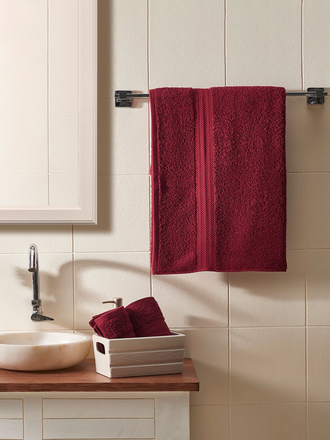 DDecor Live Beautiful Maroon 3 Pieces Cotton 500 GSM Bath And Hand Towel Set-image-3