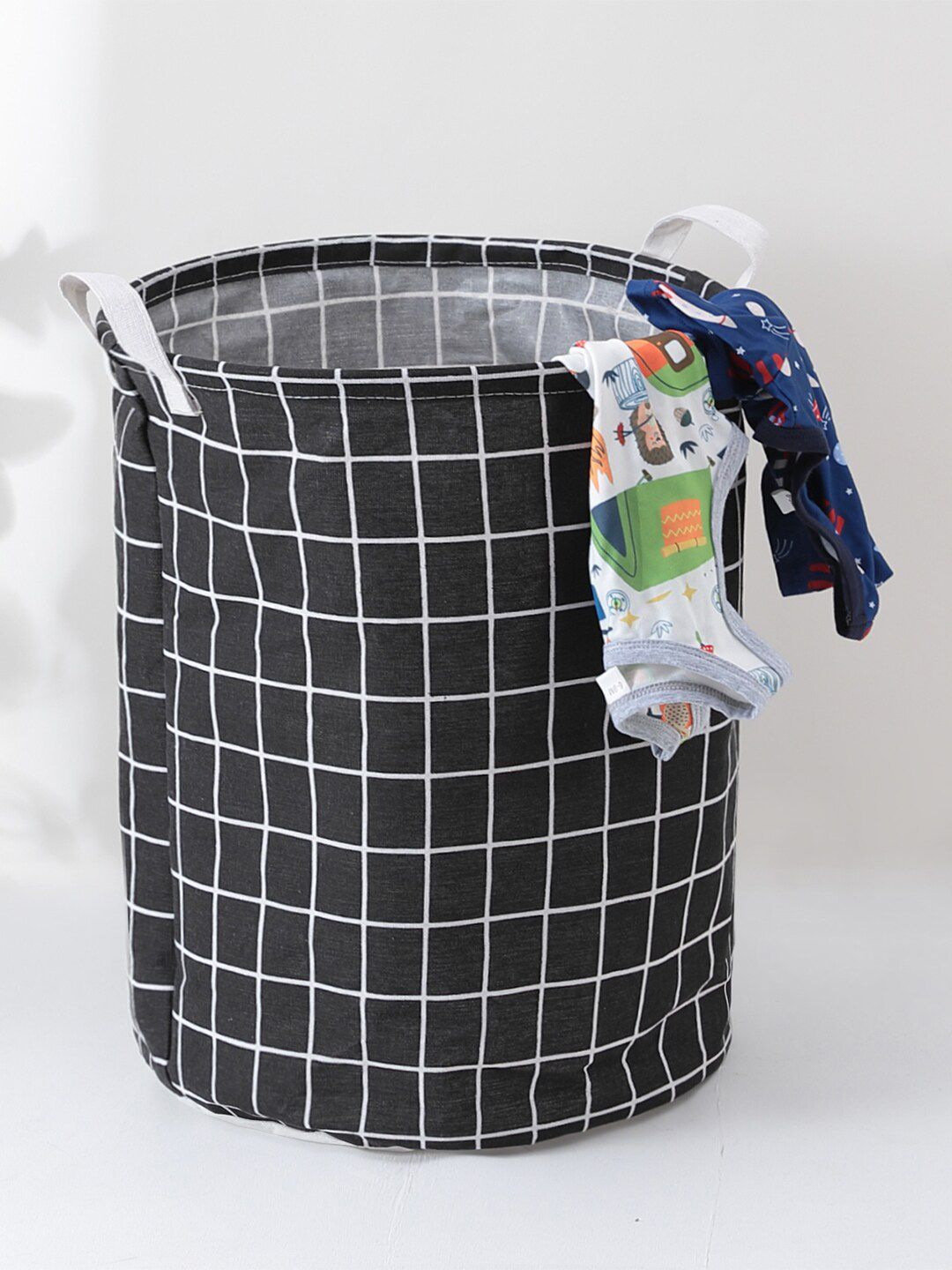Kuber Industries Black & White Checked Foldable Laundry Bag-picture-32